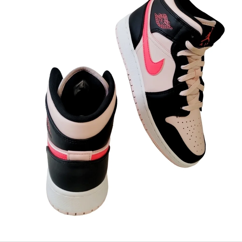Jordan 1 Women's Mid Atmosphere Infrared 23-Black Barbiecore Grungecore‎ Size 7½